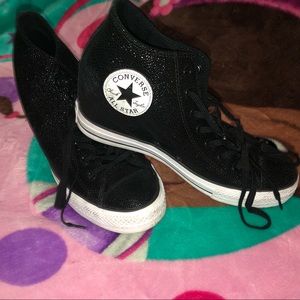 Black sparkling converse